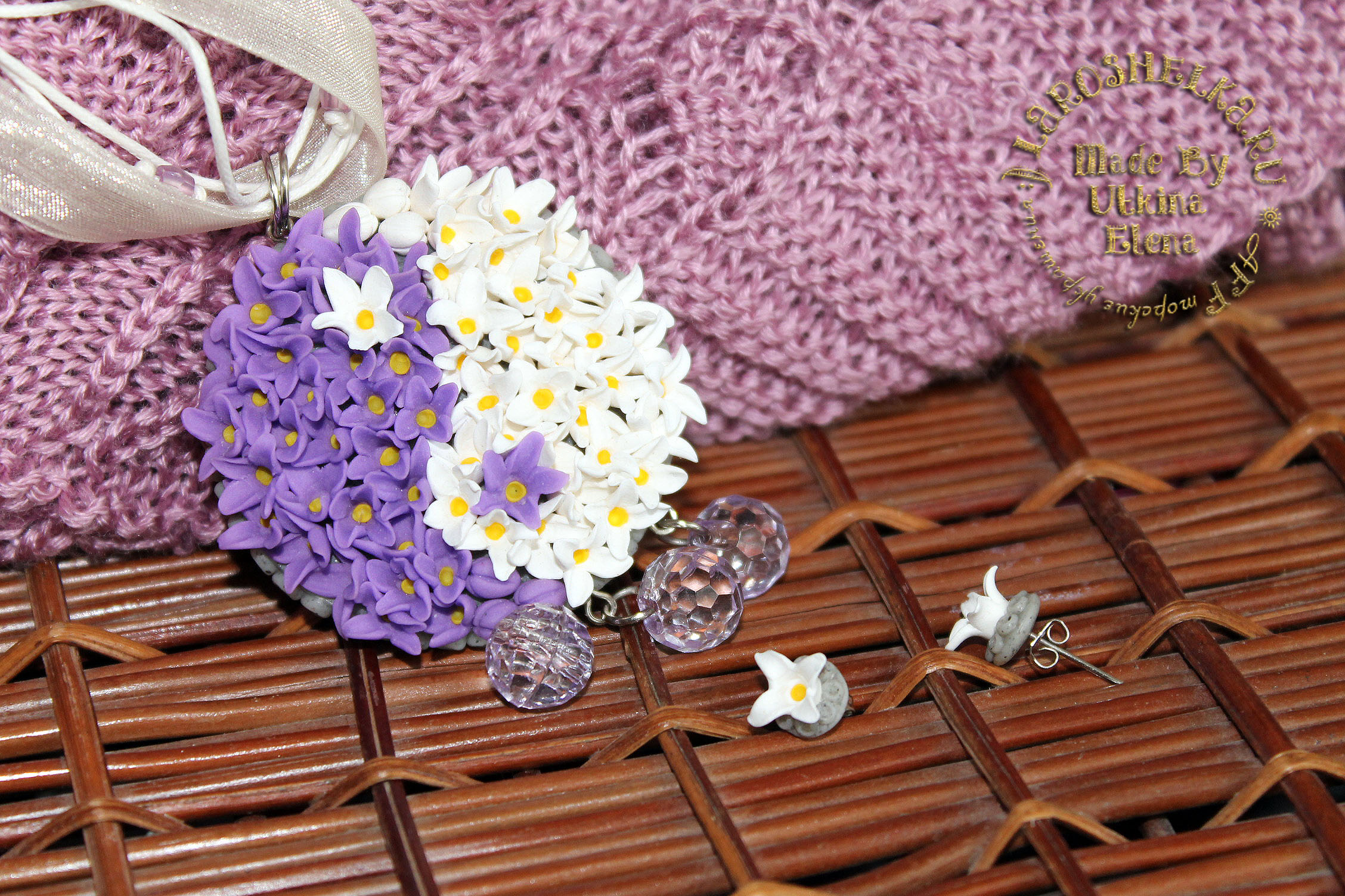 Серьги-гвоздики в подарок ;)